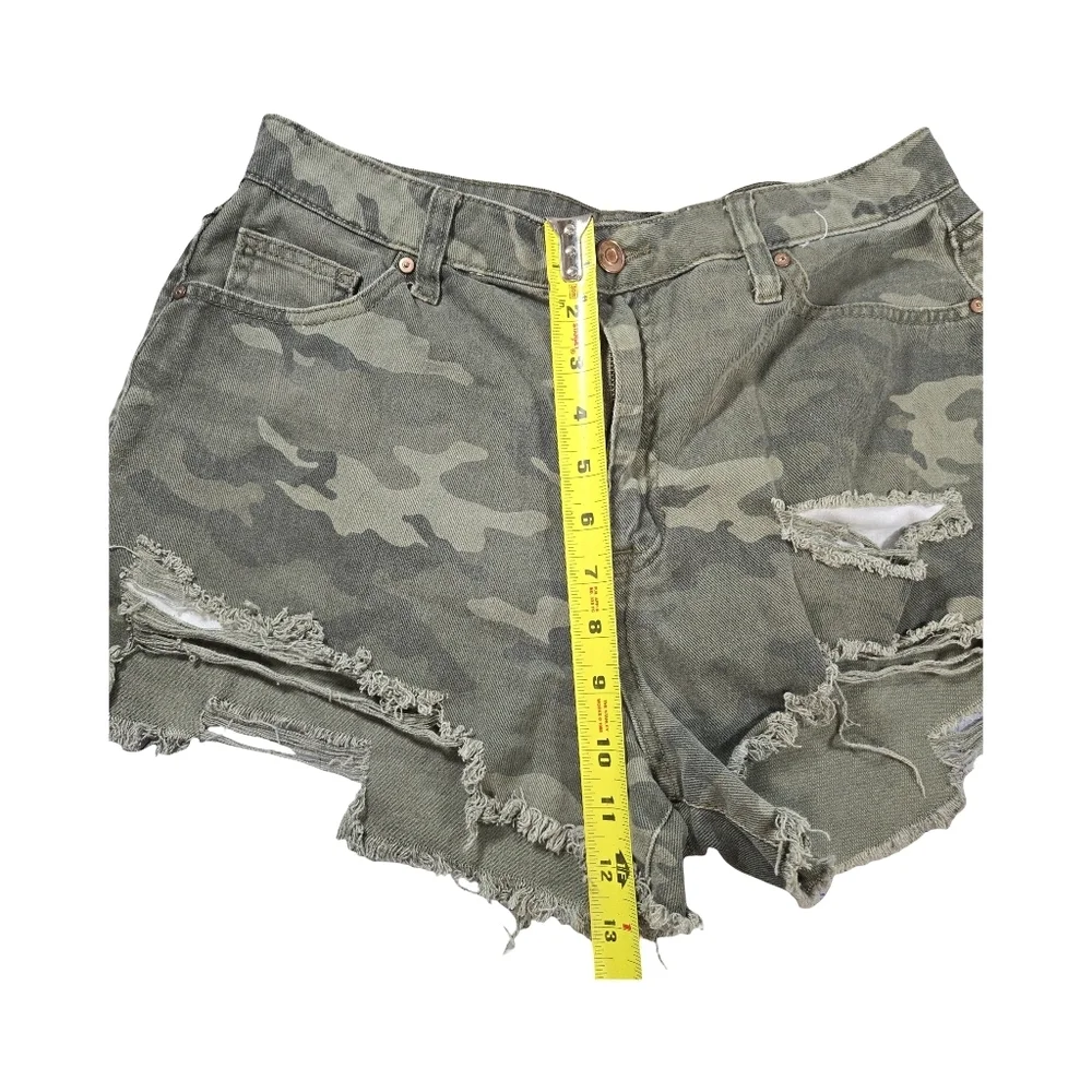 NOBO Shorts Distressed Camo high rise Women Shorts